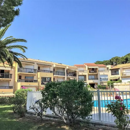 Апартаменты Les Jardins D'ys.6 *